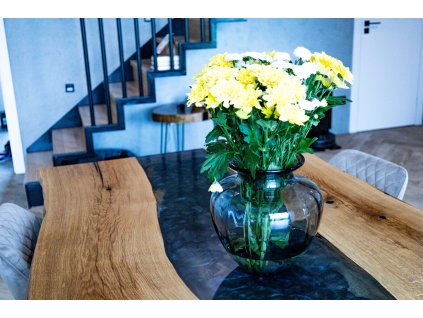 originální nábytek z Beskyd ruční výroba masiv Rožnov Daniel Bena