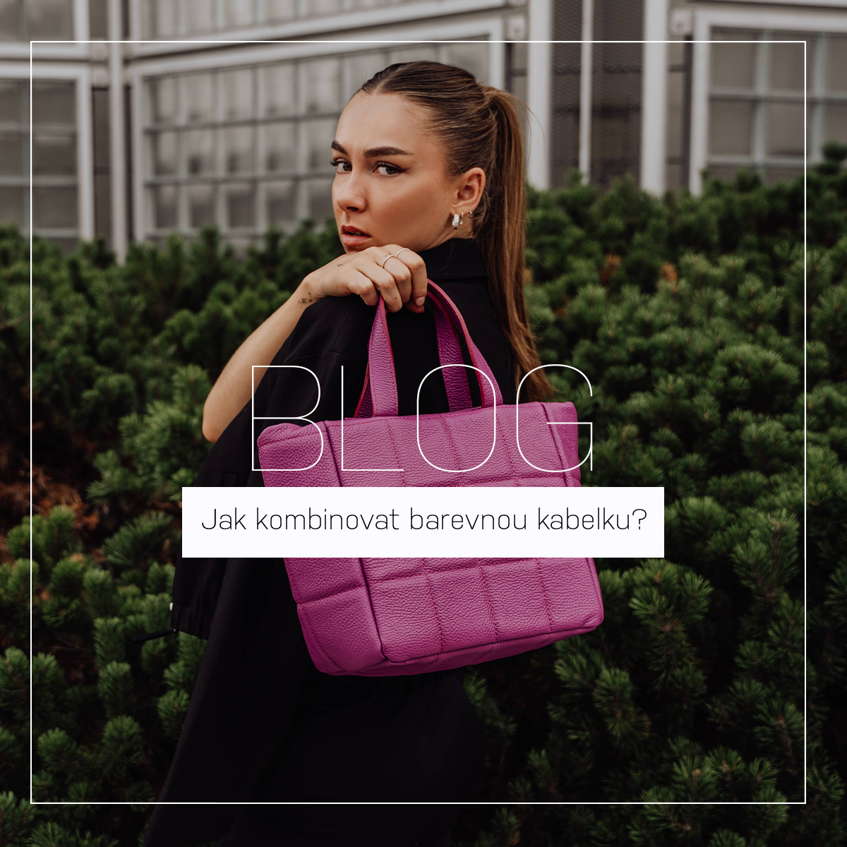 Jak kombinovat barevnou kabelku?