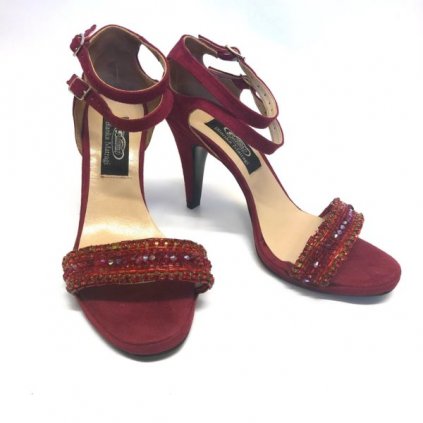 Shoes with embroidery red