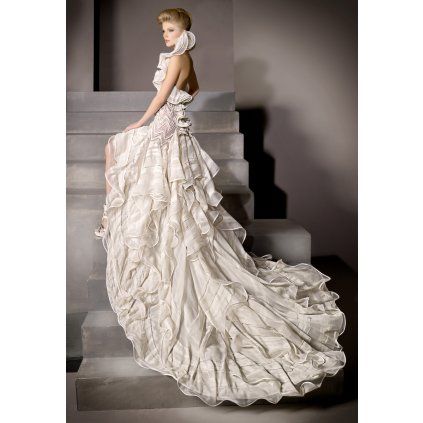 Svatební šaty s vlečkou