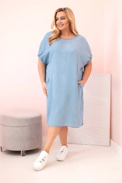 Sukienka damska Plus Size z lyocellu z marszczeniami i kieszeniami jasno jeansowa (Velikost Plus Size)