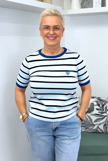 Světle modrý svetr s proužky a srdíčkem BLANKA STRAKA 02