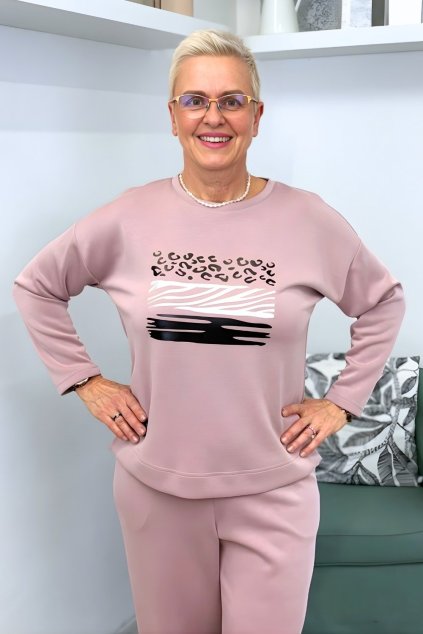 Pudrově růžová mikina s aplikací BLANKA STRAKA 01