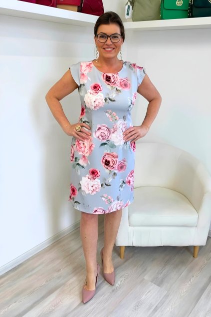Šedé pouzdrové šaty s růžovými květy Petrina BLANKA STRAKA