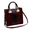 Elegantní dámská kabelka se vzorem krokodýlí kůže