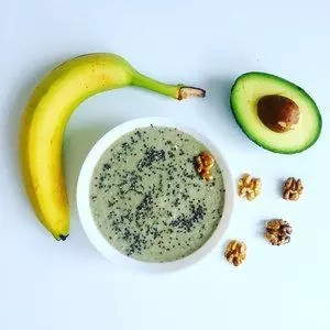 Avokádovo-hrušková smoothie bowl (RECEPT)