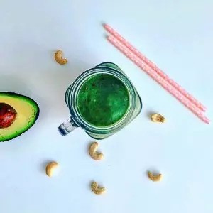 Avokádové smoothie s kešu mlékem (RECEPT)