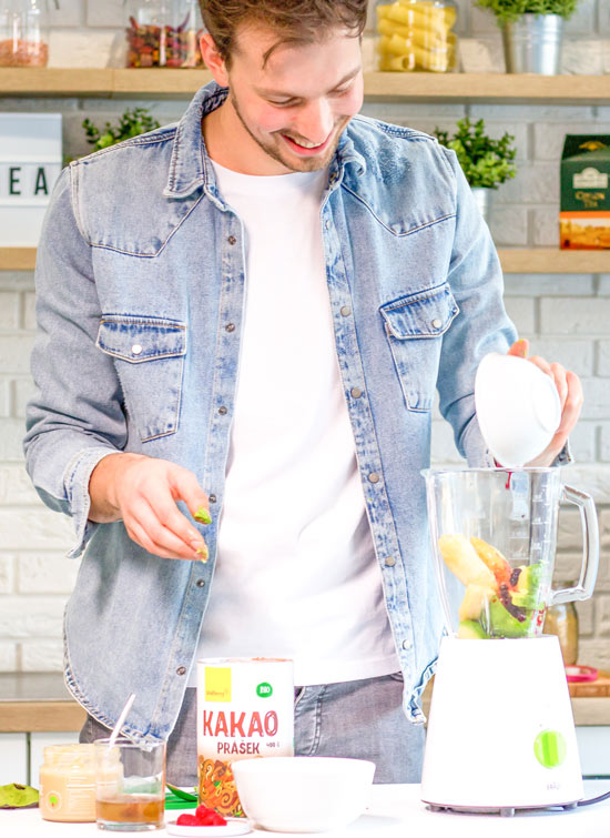 Avokádovo-čokoládový krém s ovocem