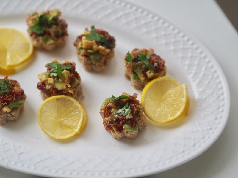 Silvestrovský avokádový tataráček se špetkou koriandru