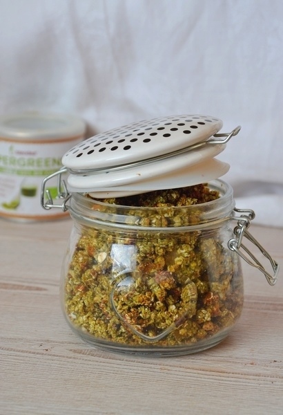 Křupavá domácí granola s vločkami a semínky