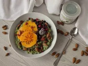 Teplá rýžová kaše s kaki a Blendeou SUPERGREENS