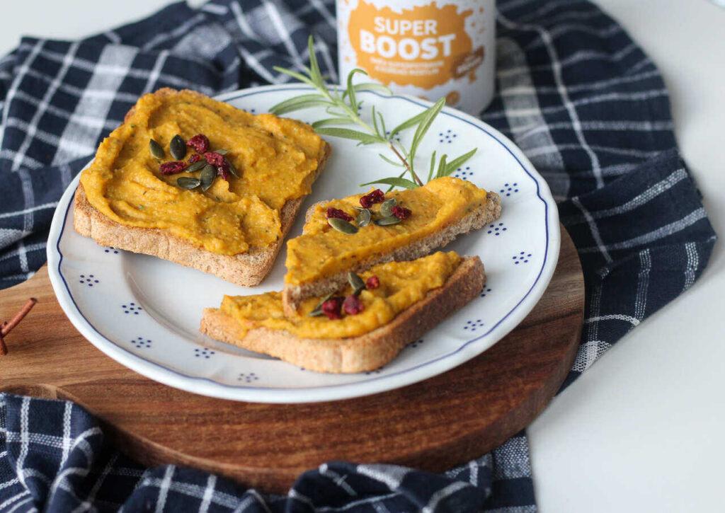 Pomazánka z pečené dýně s cuketou, cizrnou a rozmarýnem (hebká jako obláček ☁️ )