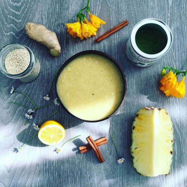 Podzimní hrušková smoothie bowl se zázvorem zahřeje v chladném dnu