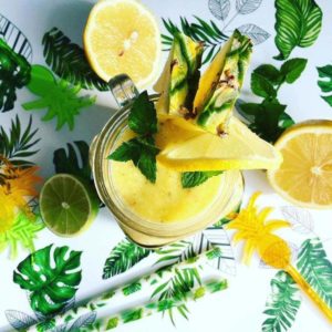Letní hubnoucí ananasové smoothie s Vegan proteinem