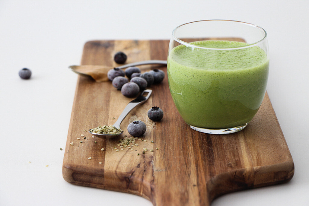 Extra výživné, kapustovo-ovocné smoothie s Blendea SUPERGREENS