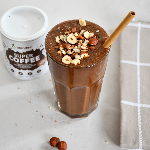 Banánovo-kávový milkshake s kakaem a ořechovým krémem