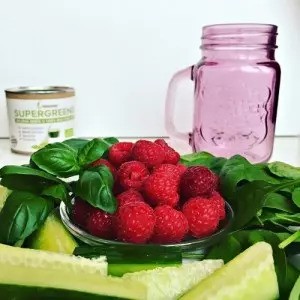 Malinové smoothie s okurkou a špenátem (RECEPT)