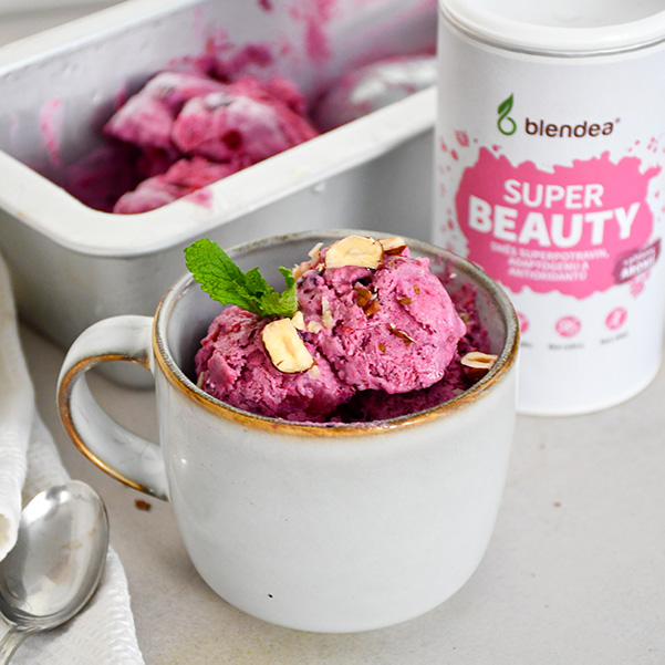 Mražený jogurt s lesním ovocem a Blendea SUPERBEAUTY