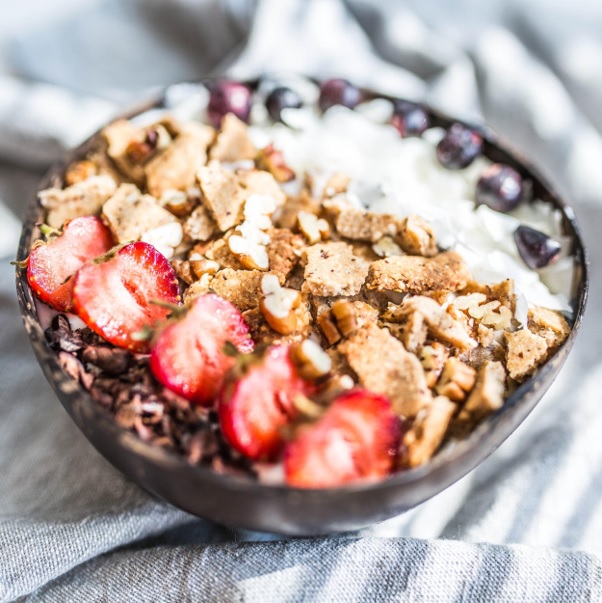 Snídaňové kokosové chrumky s oříšky a Vegan proteinem Blendea