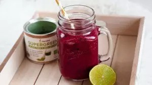 Červené smoothie s kokosovým olejem (RECEPT)