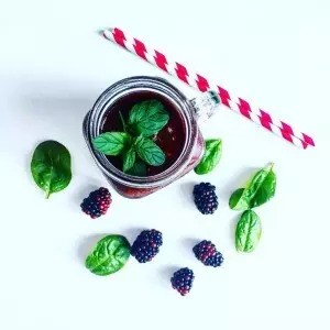 Ostružinové smoothie s mátou a chia (RECEPT)