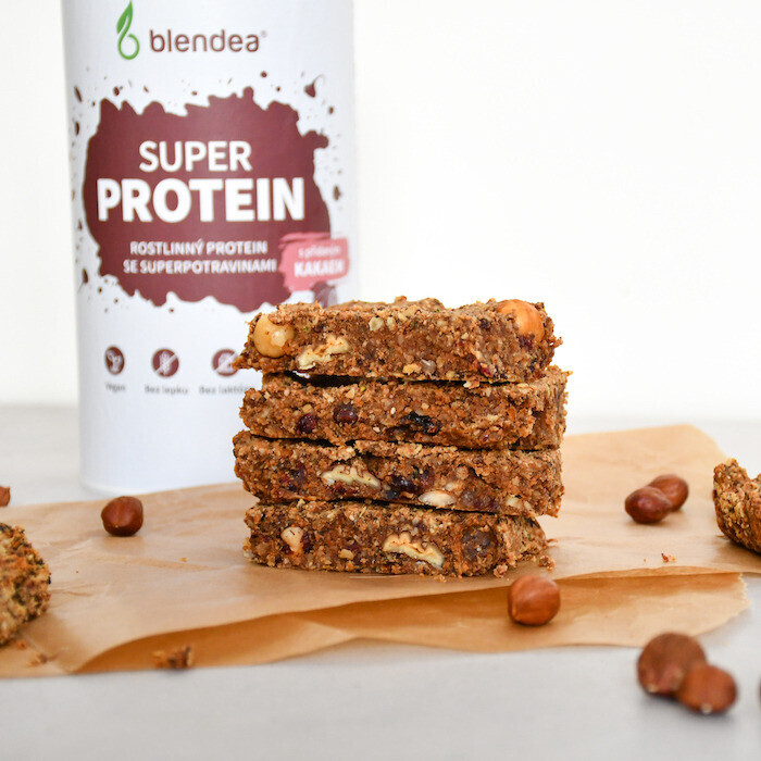 Domácí proteinovo-ořechové tyčinky s brusinkami bez přidaného cukru