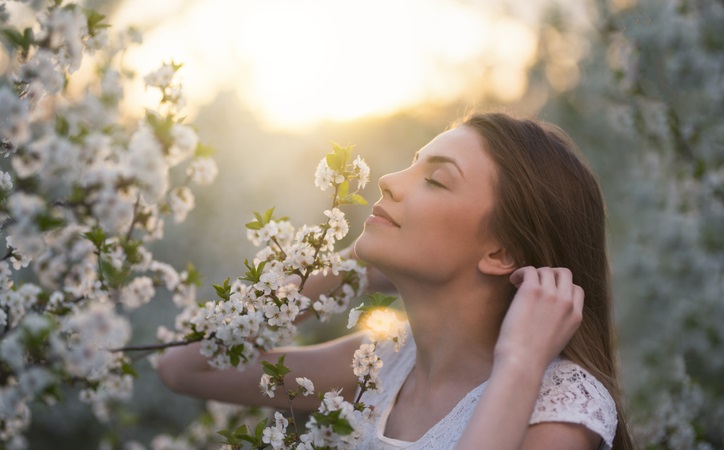 Alergie na pyl a další jarní alergeny. Jak se ubránit kýchání a slzení?