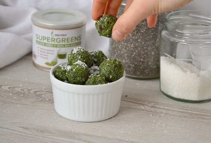 Datlovo-kokosové RAW kuličky s Blendeou