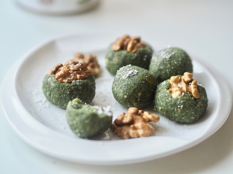 Proteinové RAW kuličky s vlašskými ořechy