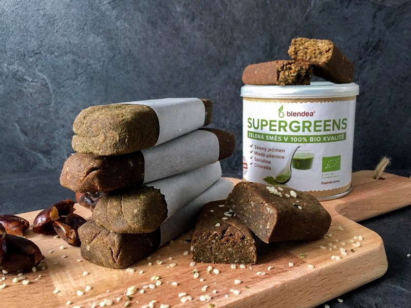 Kakaovo-datlové RAW tyčinky s rostlinným proteinem