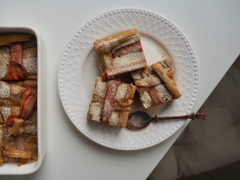 Šťavnatý veganský rebarborový koláč s Vegan proteinem