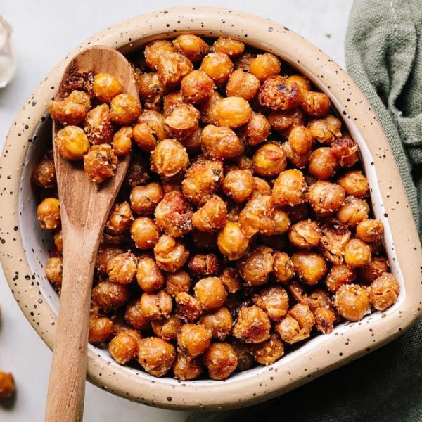 Křupavoučká pečená cizrna pro zdravé mlsání. Zapomeňte na brambůrky!