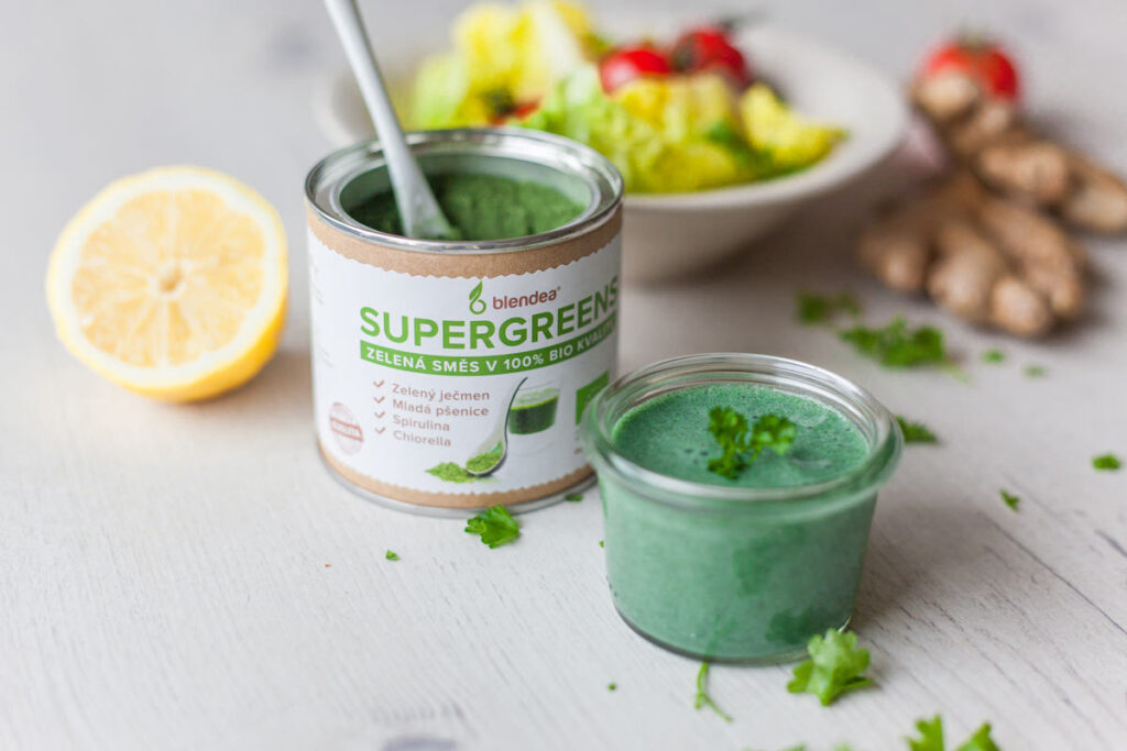 Zelený salátový jogurtový dresing se zázvorem