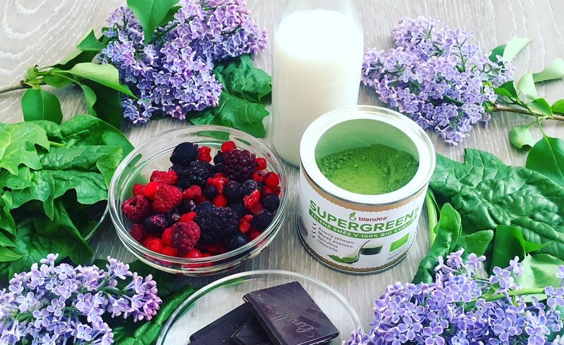 Šeříková smoothie bowl s čokoládou