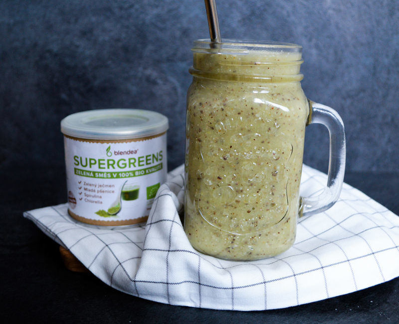 Zelené smoothie z kiwi a ledového salátu
