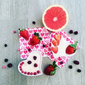 Lehká valentýnská smoothie bowl pro oba