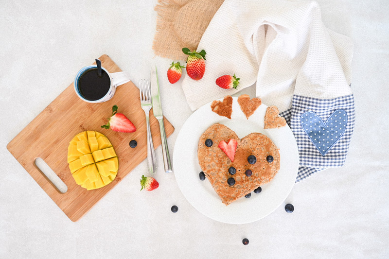 Valentýnské ovocné palačinky s jogurtem plné lásky