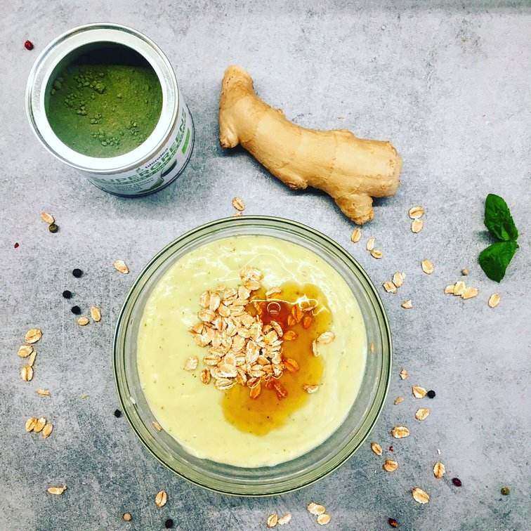 Novoroční vyprošťovací smoothie bowl (RECEPT)