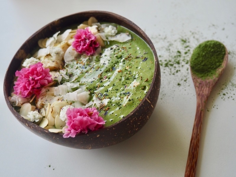 Pikantní zelená smoothie bowl s rukolou a Blendeou