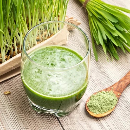 Pomůže zelený ječmen s hubnutím? Známe účinky!