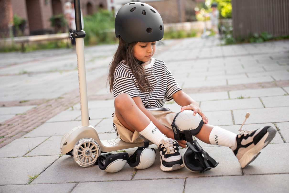 Scoot and Ride Highwaykick 3S lifestyle 1