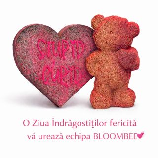 💘 Azi dragostea e în prim-plan… și puțin răsfăț spumos 🛁✨ Baie parfumată, apă roz, liniște — pentru că uneori cel mai...