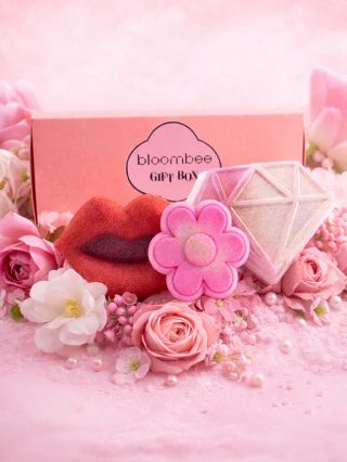 Mamă. Soră. Prietenă. Tu. Fiecare femeie merită o seară doar pentru ea. 💕 Cadoul de Ziua Femeii care nu doar spune...