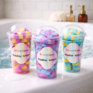 🌈 POZOR, JE TO NEBEZPEČNE NÁVYKOVÉ Jeden pásik… a už nebudeš chcieť obyčajný kúpeľ 🛁✨ Rainbow Stripes nie sú len vizuálne...