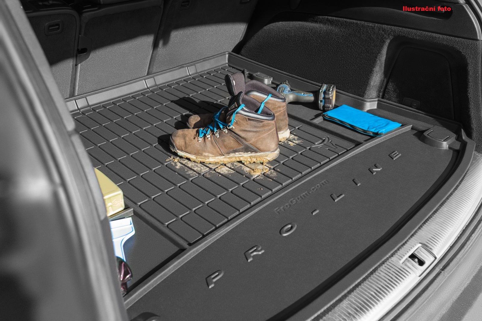Vana do kufru plast FROGUM Mitsubishi Outlander III 5os. bez plast. vložky do kufru 2012-