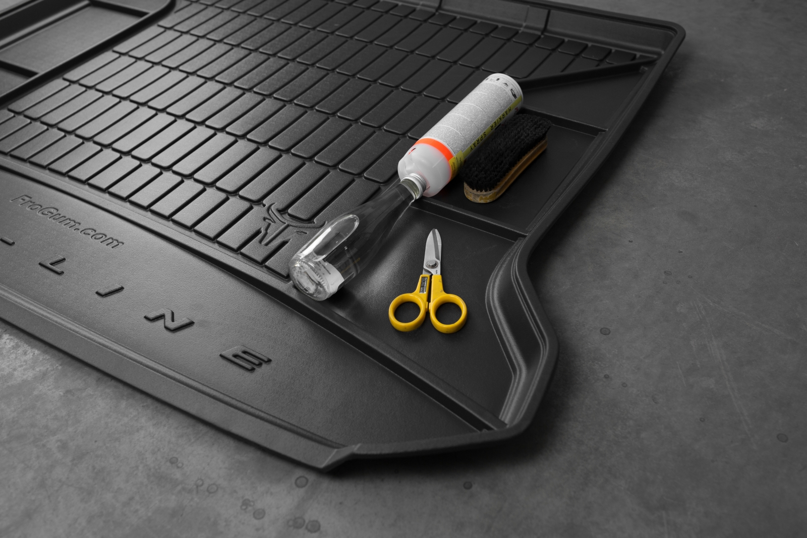 Vana do kufru plast FROGUM Mitsubishi Outlander III 5os. bez plast. vložky do kufru 2012-