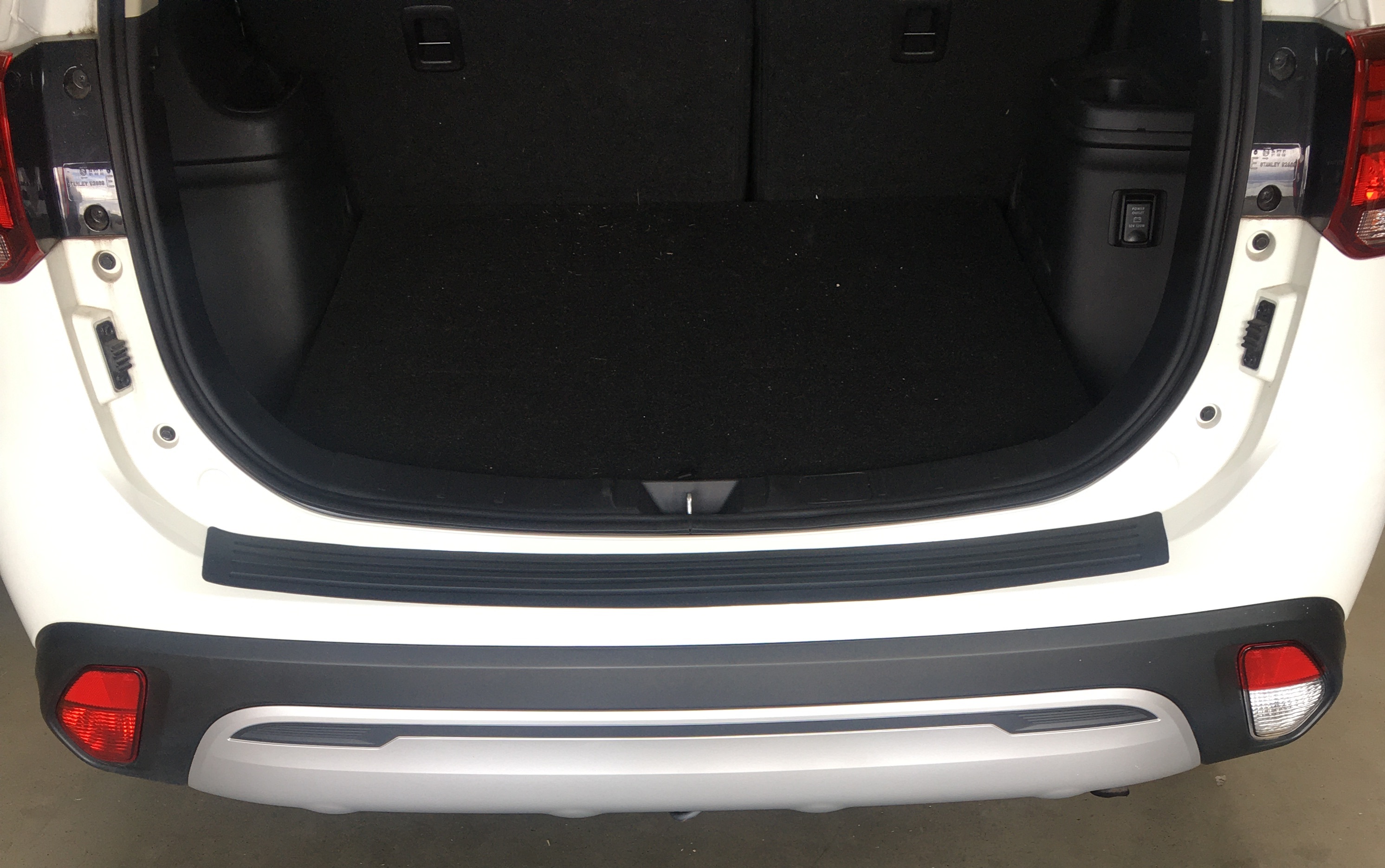 Lišta zadního nárazníku, černá, 90x8cm, 87538