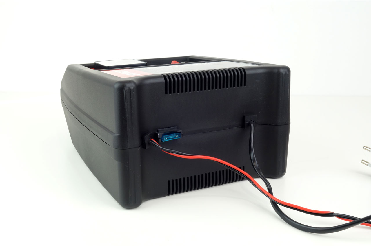 Nabíječka autobaterií AMiO 12A, 12V, 02089