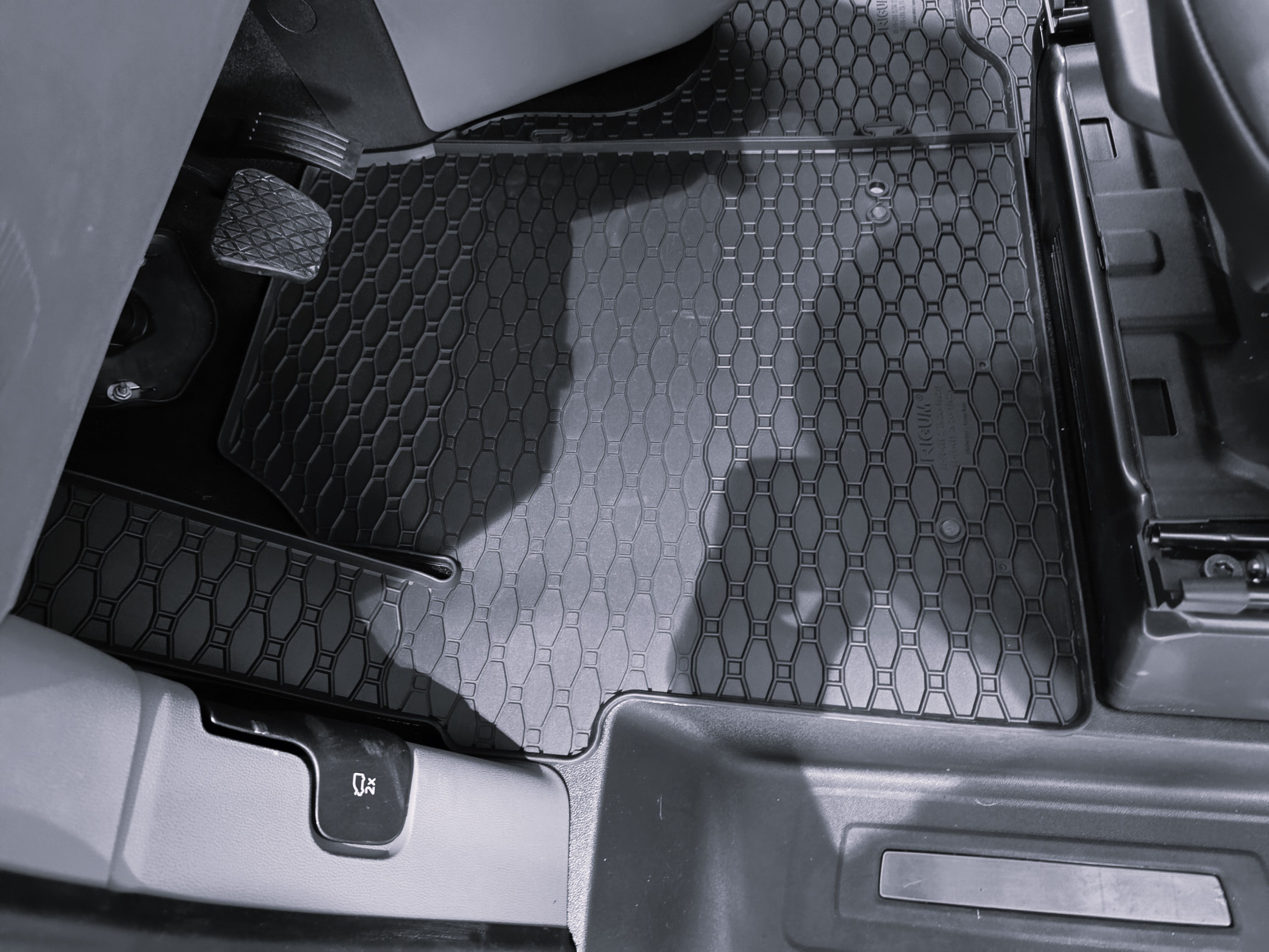 Gumové autokoberce Ford Tourneo / Transit Custom 2/3místný 2023- | RIGUM