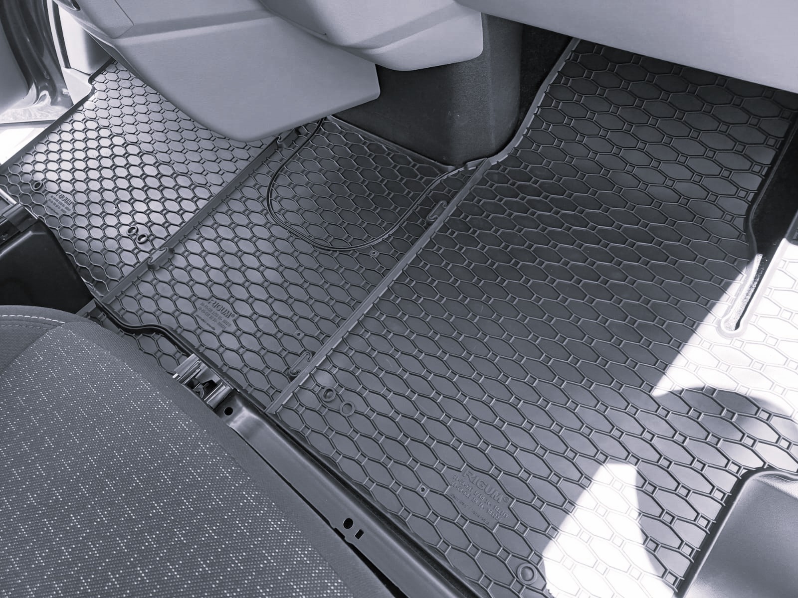Gumové autokoberce Ford Tourneo / Transit Custom 2/3místný 2023- | RIGUM